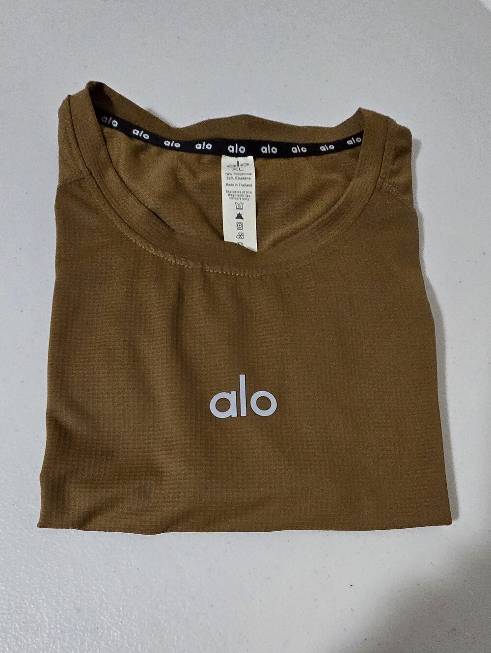 ALO Yoga Men’s Short-Sleeve Performance Tee in Brown - Size XL